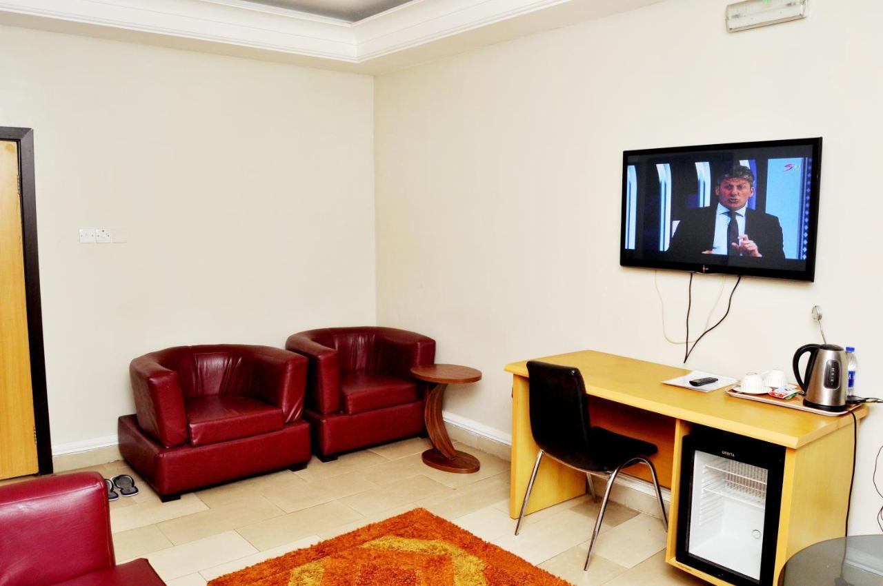 Primal Hotel Isaac John Gra Ikeja Exterior foto