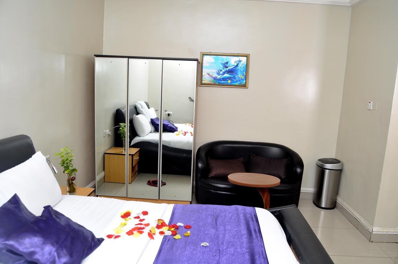 Primal Hotel Isaac John Gra Ikeja Exterior foto